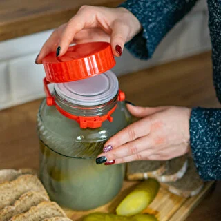 Burka 2 L ar plastmasas skrūvējamu vāciņu – photo 4