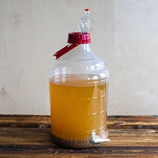 15 L damadžāna ar rokturi un krāniņu – photo 16