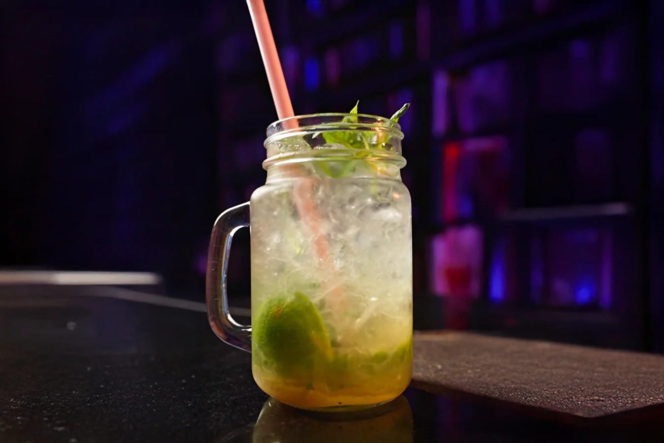 Nojito – atsvaidzinošs, bezalkoholisks dzēriens ar laimu un piparmētrām