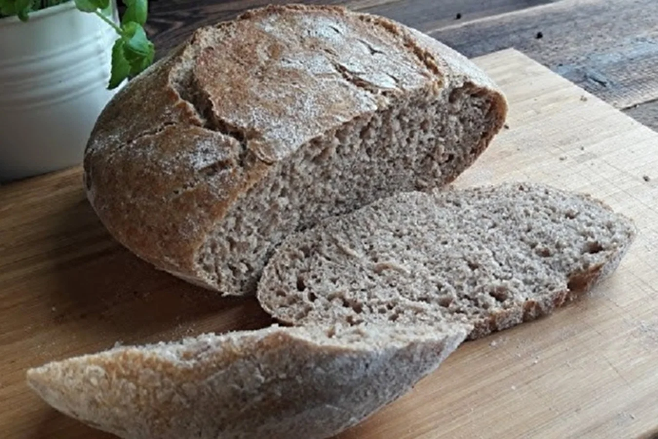 Kviešu maize ar pilngraudu miltu piejaukumu