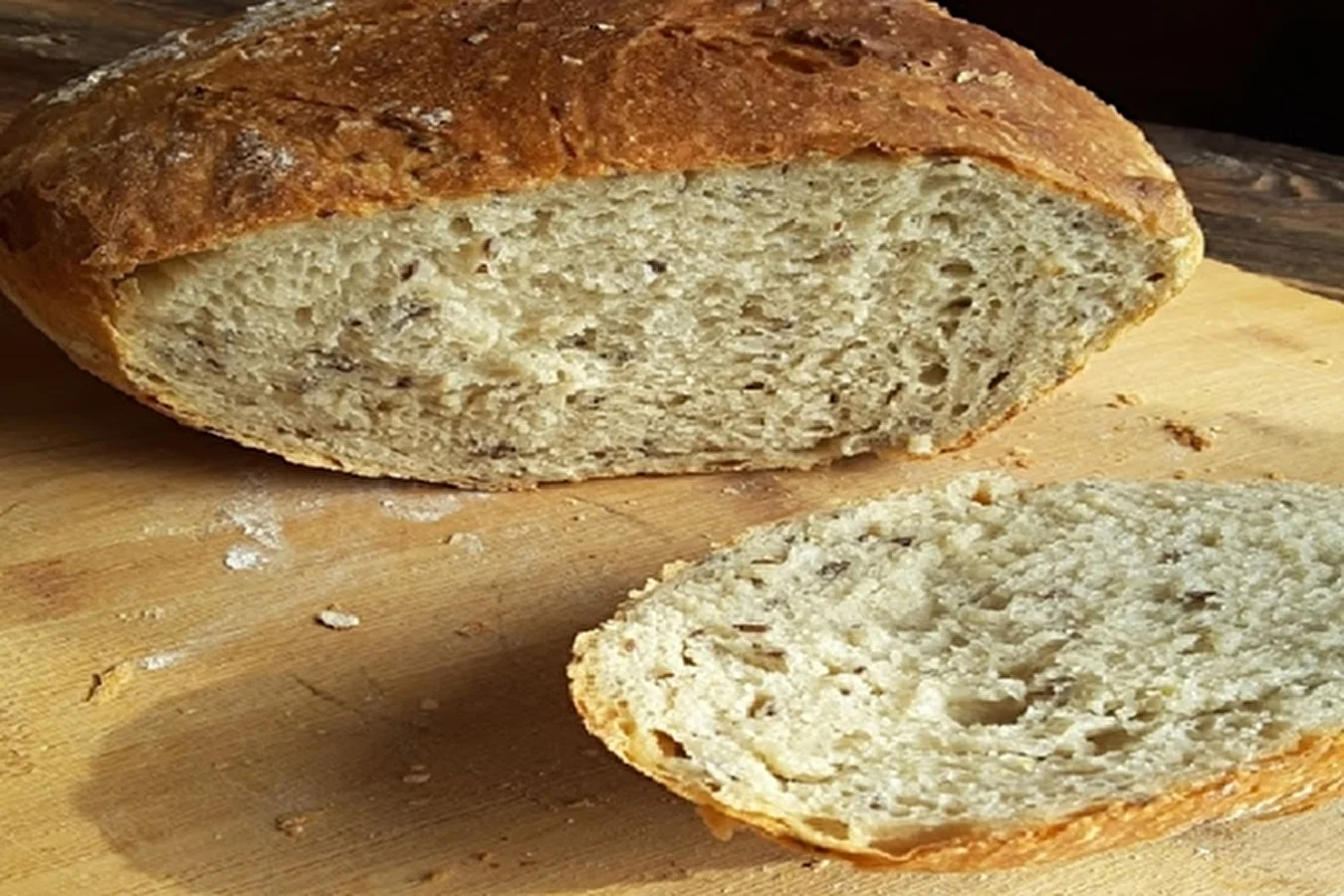 Kviešu maize ar raugu un linsēklām