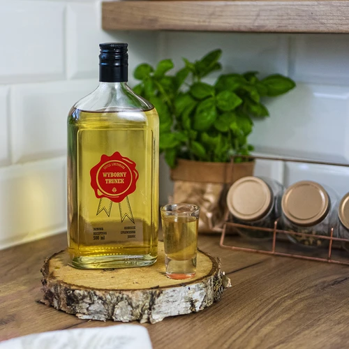 500 ml pudele ar skrūvējamu vāciņu un divkrāsu apdruku 'Wyborny Trunek' - 4 gab. - 9