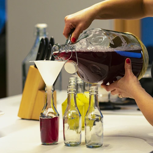 Damadžāns Dama 5 l apvalkā ar pinumu, ar stiepļu aizdari - 3