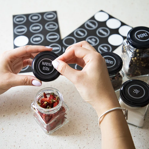 Komplekts 12 x 150 ml burkas + 30 etiķešu garšvielu marķēšanai - 12