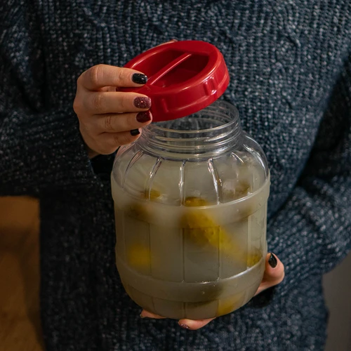 Plastmasas skrūvējamais vāciņš fi100 TO - 8