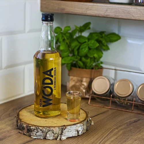 Pudele 500 ml ar skrūvējamu vāciņu un uzdruku stiprs Ūdens - 5