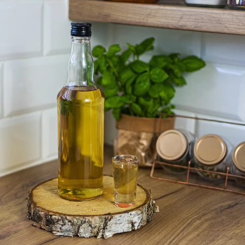 Pudele 500 ml degvīnam, ar melnu skrūvējamu vāciņu, 6 gab. - 6