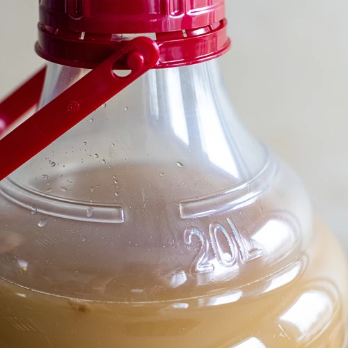 Vīna demižons, viegls, neplīstošs, ar rokturi, 20 L - 13