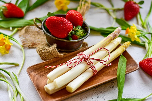 Kā pagatavot baltos sparģeļus?