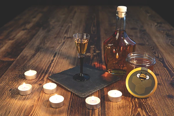 Mājās gatavots medus vīns - Trójniak