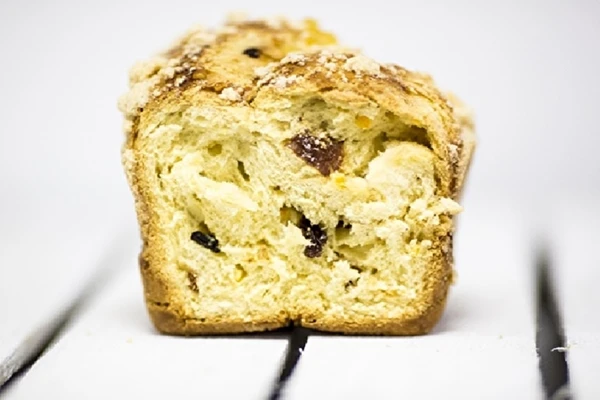 Mājas rauga plātsmaize ar drupačām