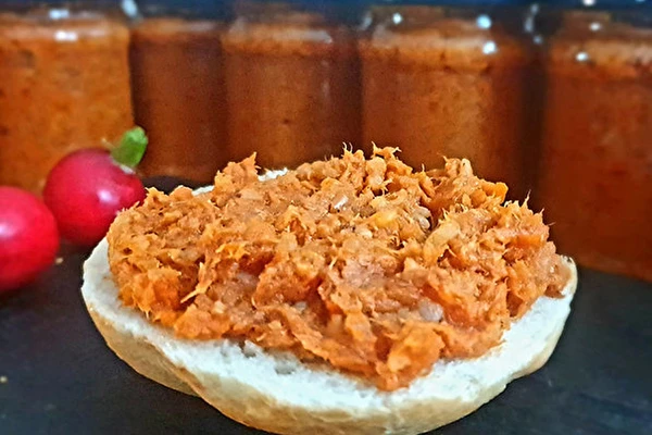 Paprikas smērējums no makreles