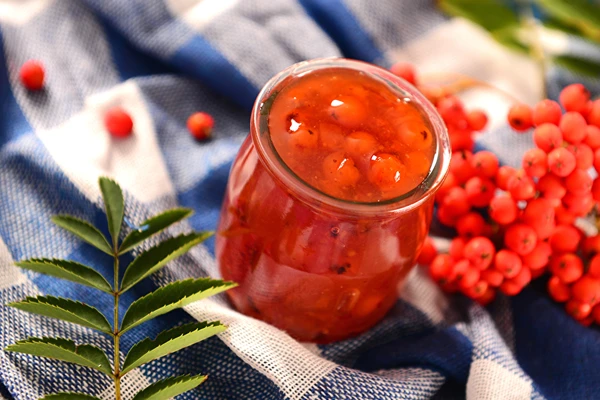 Pīlādžu konfitūra — ideāla pie gaļas