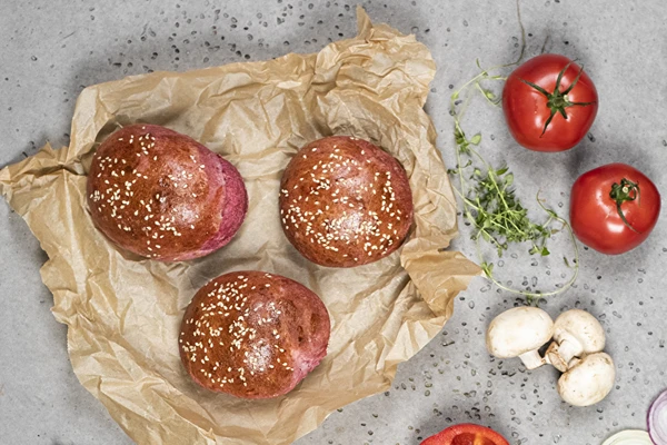 Sarkanas maizītes ar biešu piedevu