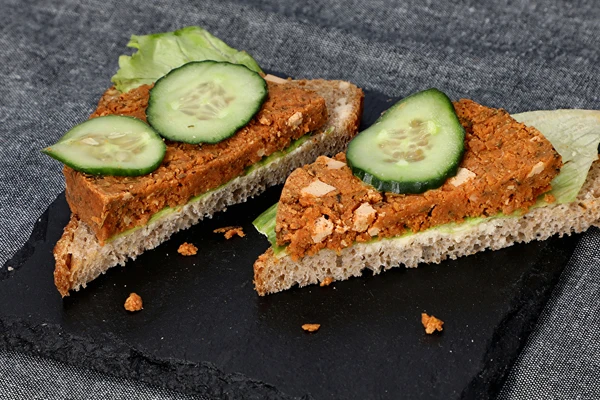 Vegāniska "mortadella" no šķiņķa gatavotāja