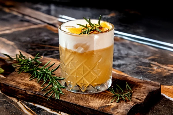 Whisky Fire Sour - kokteilis ar izteiksmīgu raksturu