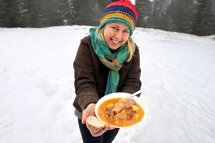 Dūmaina skābo kāpostu zupa no katla – aromātisks mielasts no uguns