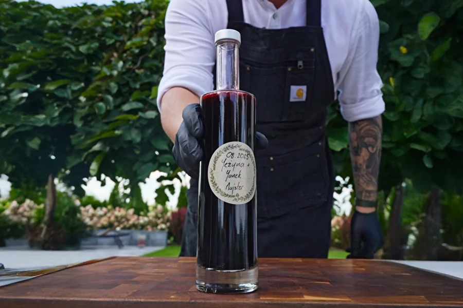 Kazeņu uzlējums – mājas recepte aromātiskam dzērienam