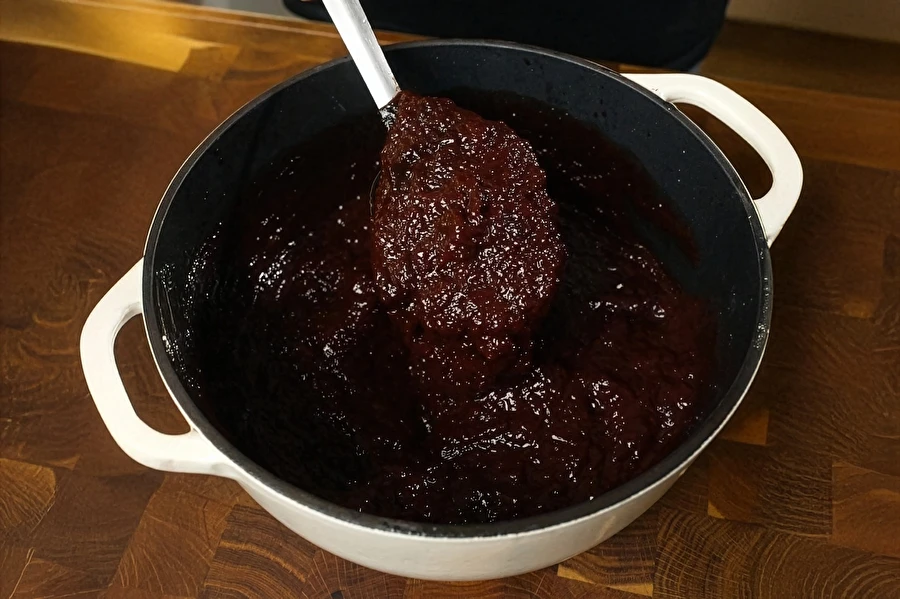 Plūmju ievārījums ar šokolādi